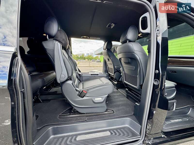 Минивэн Mercedes-Benz V-Class 2023 в Киеве
