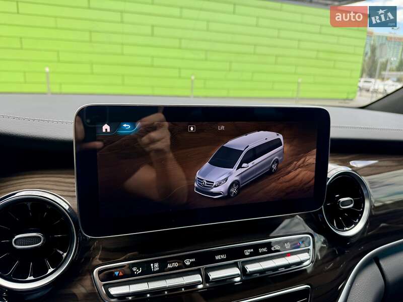Минивэн Mercedes-Benz V-Class 2023 в Киеве