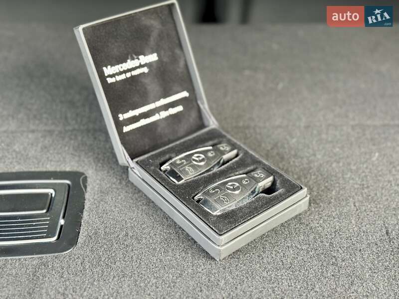 Минивэн Mercedes-Benz V-Class 2023 в Киеве