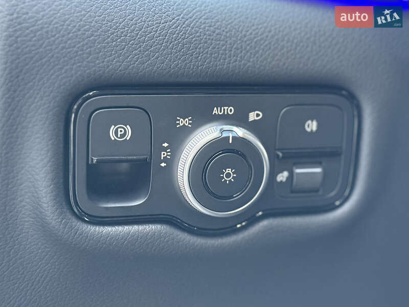 Мінівен Mercedes-Benz V-Class 2025 в Києві