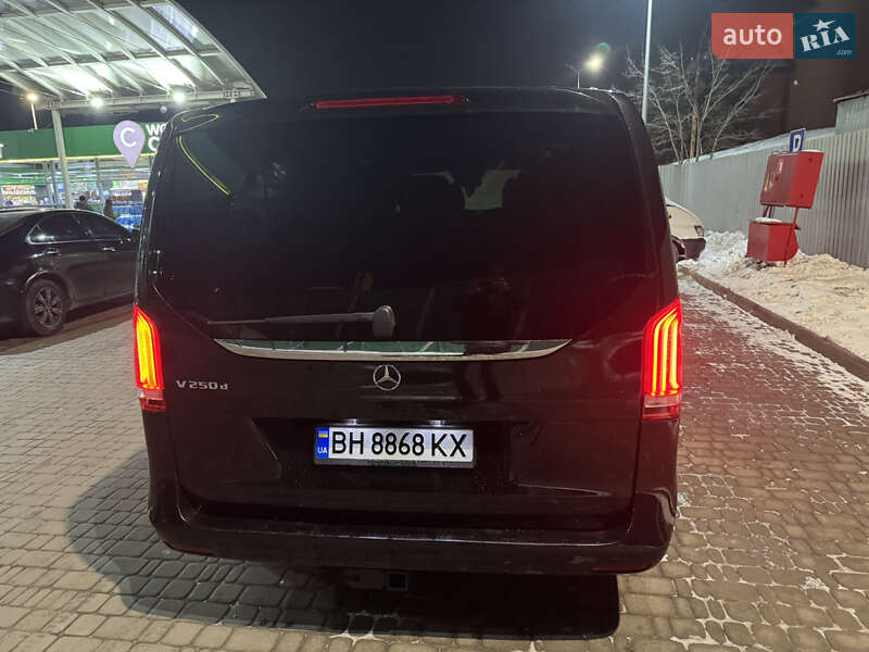 Минивэн Mercedes-Benz V-Class 2016 в Киеве