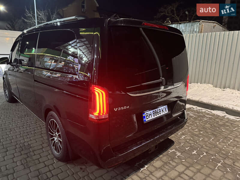 Минивэн Mercedes-Benz V-Class 2016 в Киеве