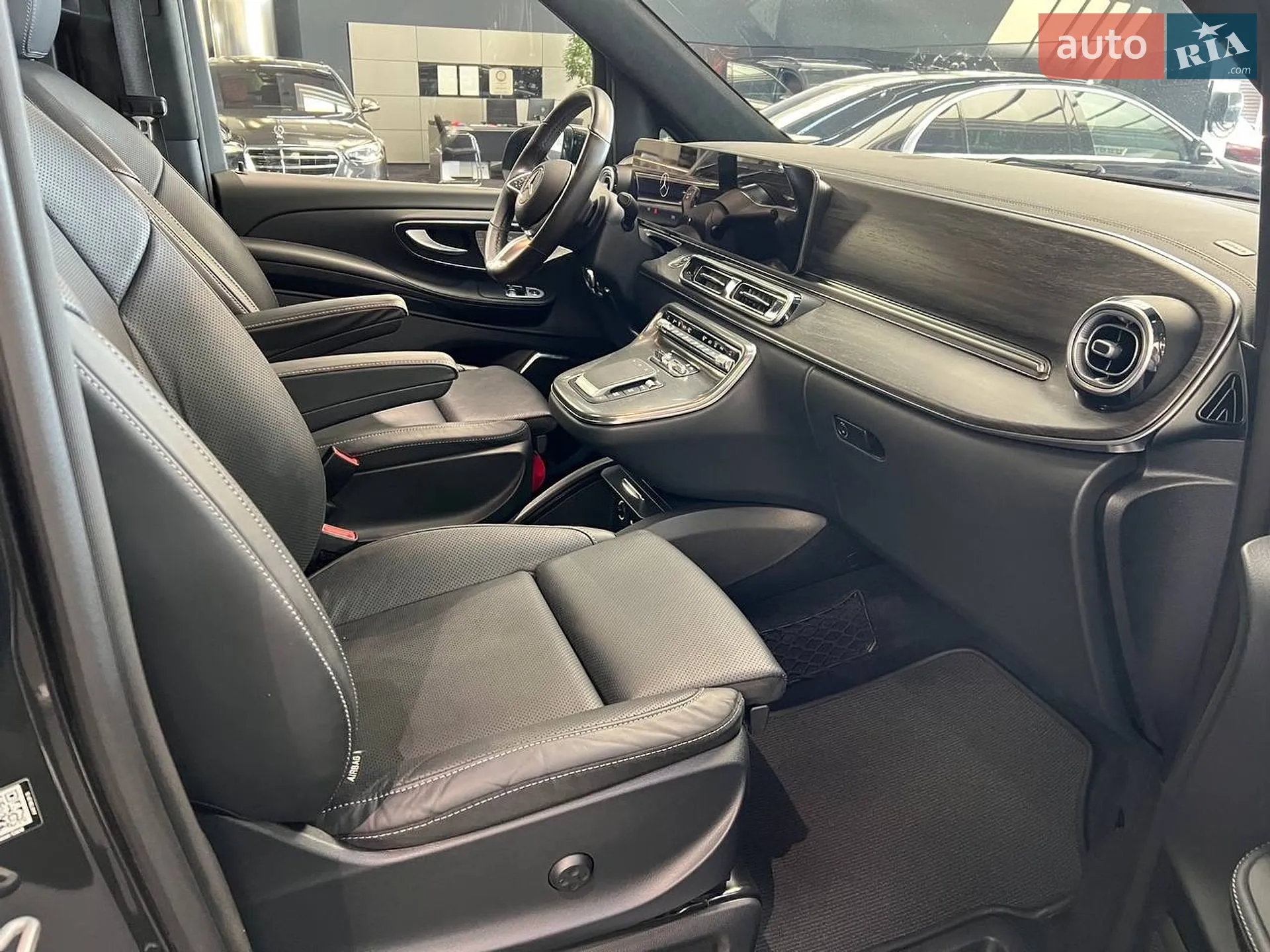 Mercedes-Benz V-Class 2025 VIN W1V44781314510175 фото оголошення 14 з 31