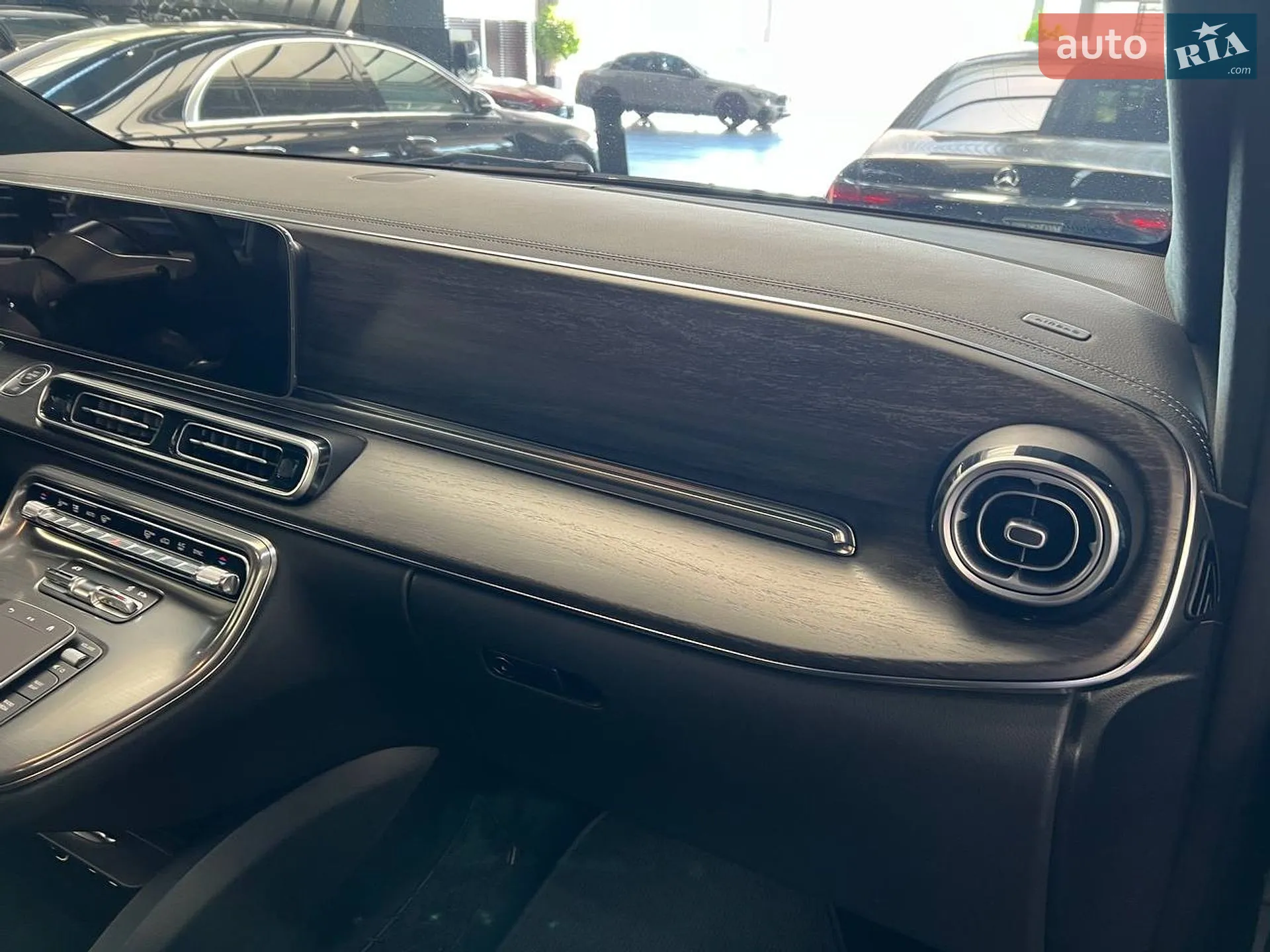 Mercedes-Benz V-Class 2025 VIN W1V44781314510175 фото оголошення 17 з 31