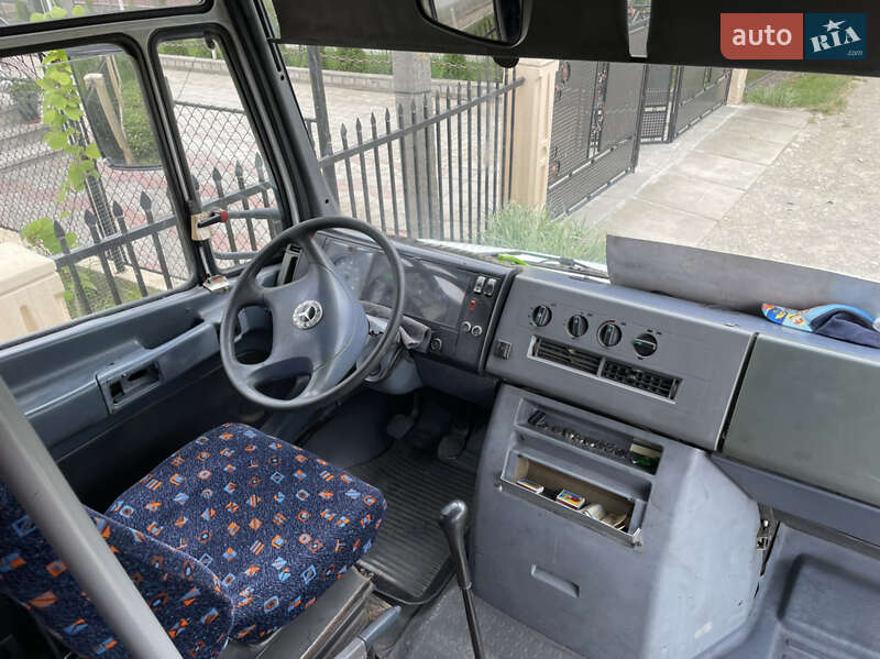 Мікроавтобус Mercedes-Benz Vario 2000 в Косові