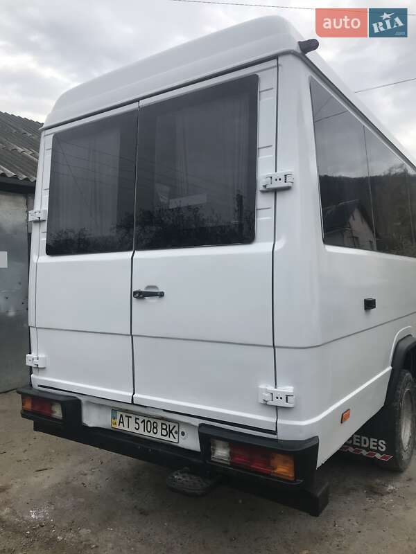 Микроавтобус Mercedes-Benz Vario 2002 в Вижнице
