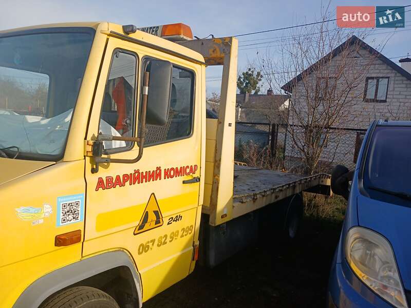 Эвакуатор Mercedes-Benz Vario 2000 в Львове