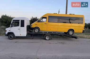 Евакуатор Mercedes-Benz Vario 2000 в Києві