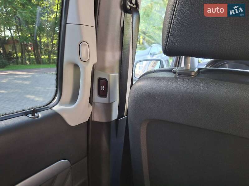 Мінівен Mercedes-Benz Viano 2011 в Сваляві