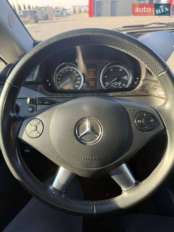 Минивэн Mercedes-Benz Viano 2011 в Новоселице