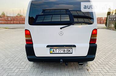 Вантажопасажирський фургон Mercedes-Benz Vito 2002 в Ужгороді