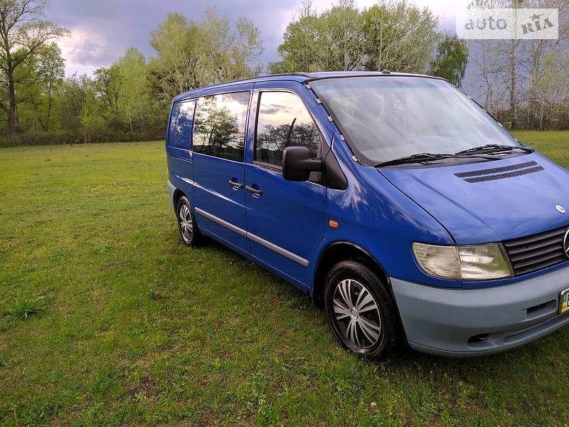 Вантажопасажирський фургон Mercedes-Benz Vito 2001 в 