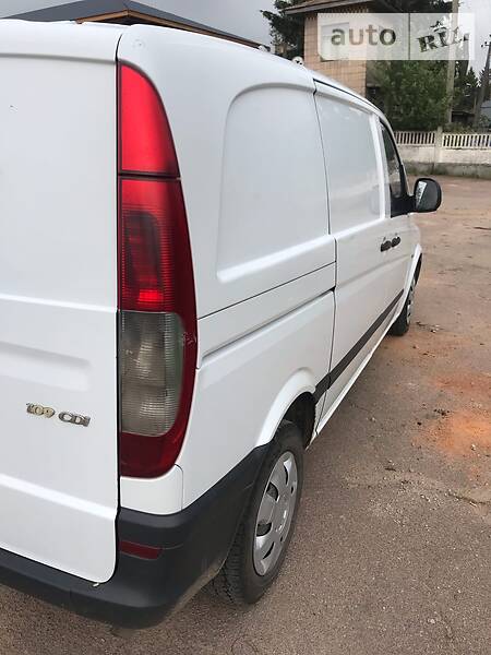 Вантажопасажирський фургон Mercedes-Benz Vito 2006 в Бердичеві