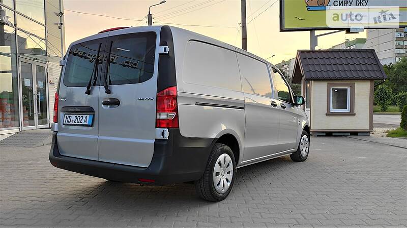 Вантажопасажирський фургон Mercedes-Benz Vito 2016 в Чернівцях