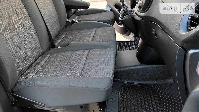 Вантажопасажирський фургон Mercedes-Benz Vito 2016 в Чернівцях
