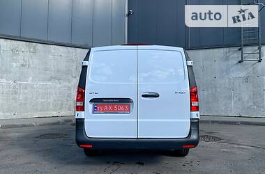 Вантажопасажирський фургон Mercedes-Benz Vito 2015 в 