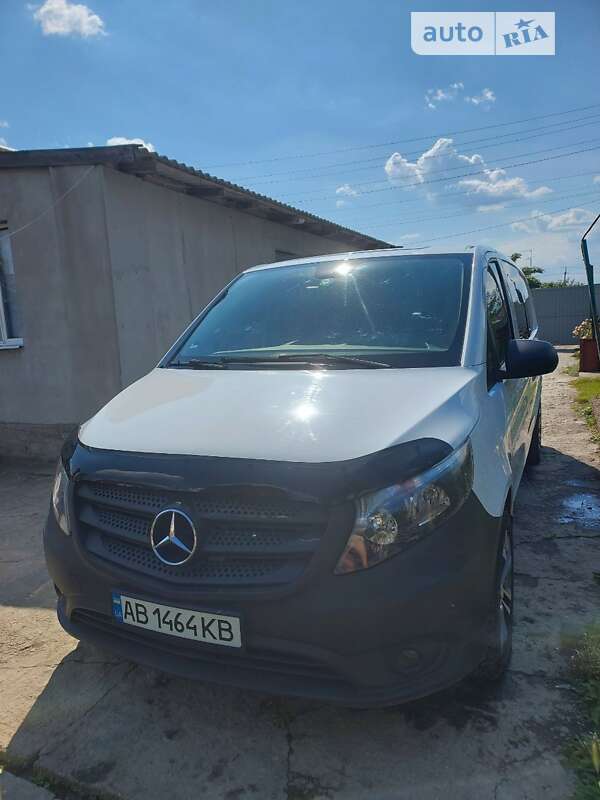 Вантажопасажирський фургон Mercedes-Benz Vito 2016 в Запоріжжі