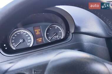 Грузовой фургон Mercedes-Benz Vito 2011 в 