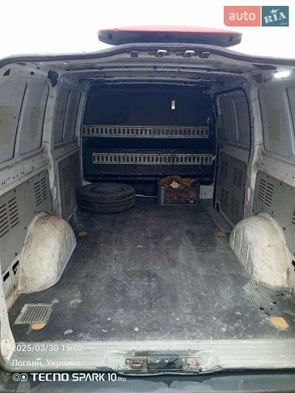 Вантажний фургон Mercedes-Benz Vito 2006 в Володарці