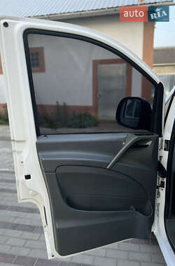Грузовой фургон Mercedes-Benz Vito 2006 в 