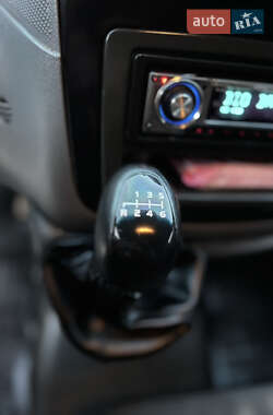 Грузовой фургон Mercedes-Benz Vito 2006 в 