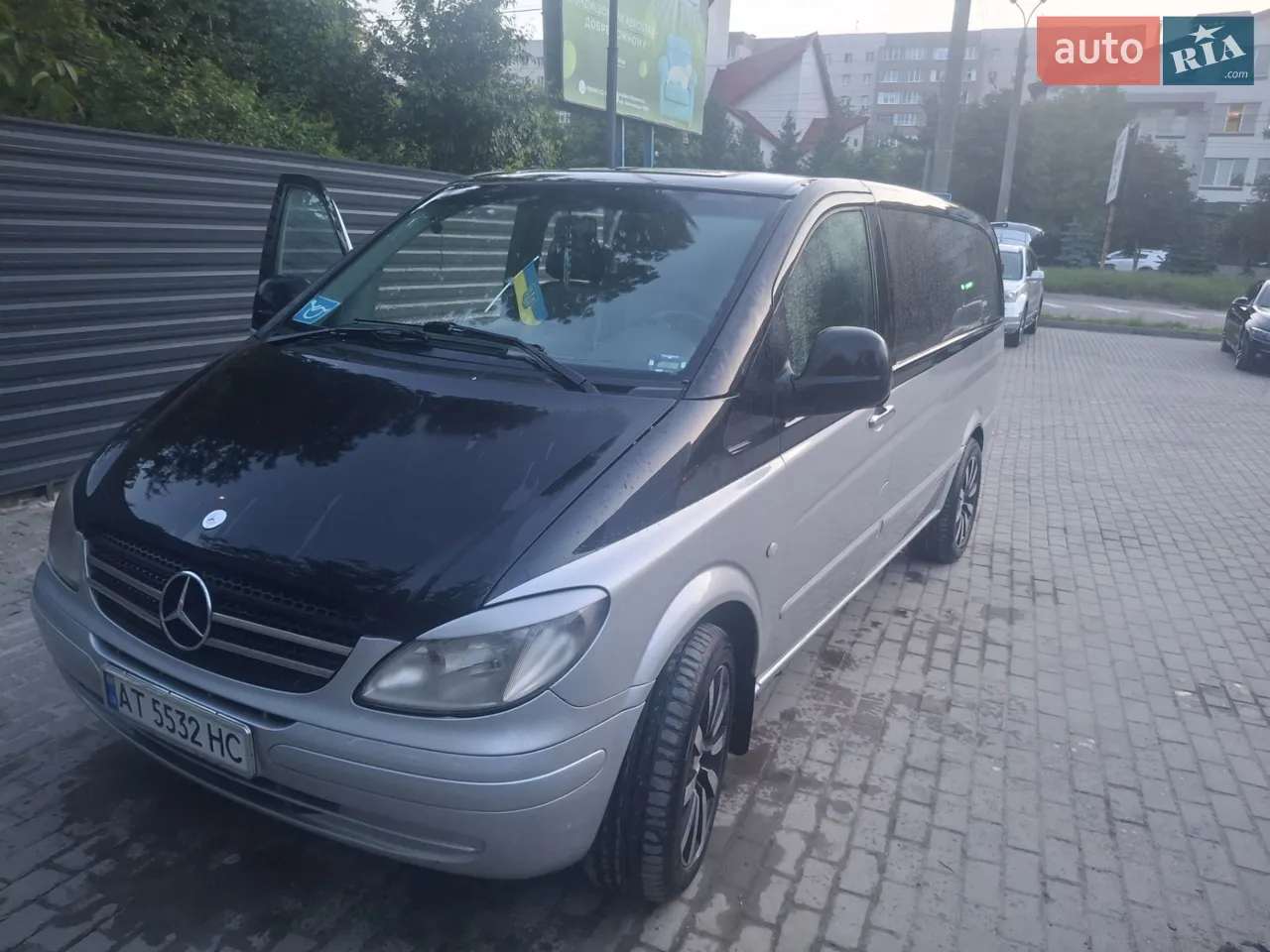 Продам віто в дуже хорошому стані що візуально що технічно, по мотору коробці і ходовій питань жодних, є круїз, кліма , кондеціонер, поворотні сидіння другий ряд, вебасто сухе ( запускається дистанційно) , мокре , на гарних титанах. Можливий обмін на спрінтера, крафтера, або іншого буса великого середня або максі база ! дзвонити реально зацікавлених людей !!!