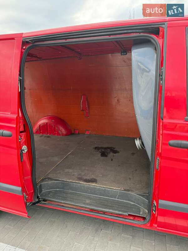 Вантажний фургон Mercedes-Benz Vito 2013 в Первомайську