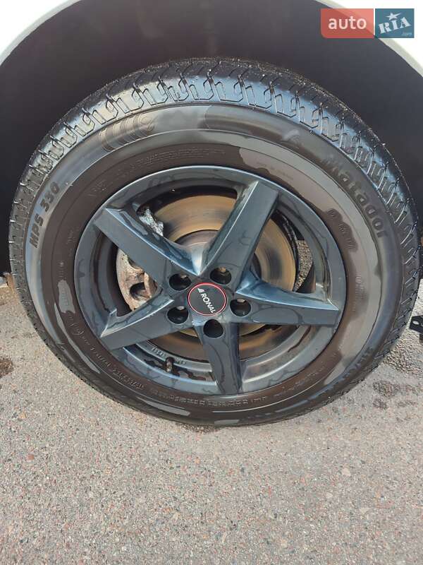 Минивэн Mercedes-Benz Vito 2011 в Коропе