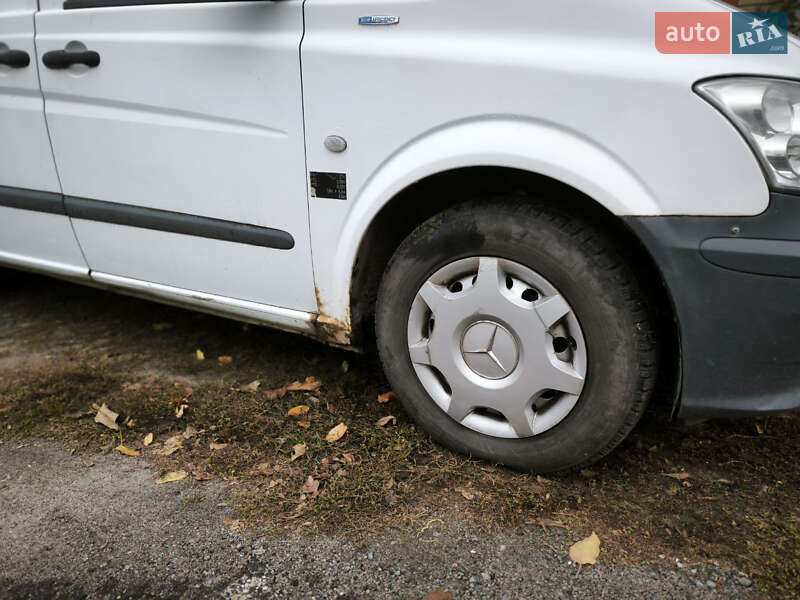Вантажний фургон Mercedes-Benz Vito 2010 в Харкові