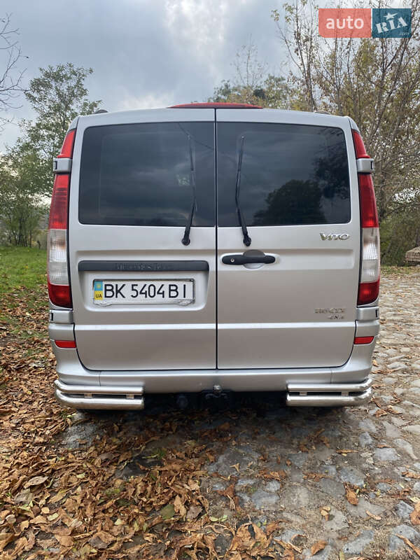 Минивэн Mercedes-Benz Vito 2006 в Корце