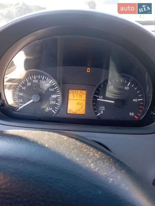 Грузовой фургон Mercedes-Benz Vito 2006 в Хороле