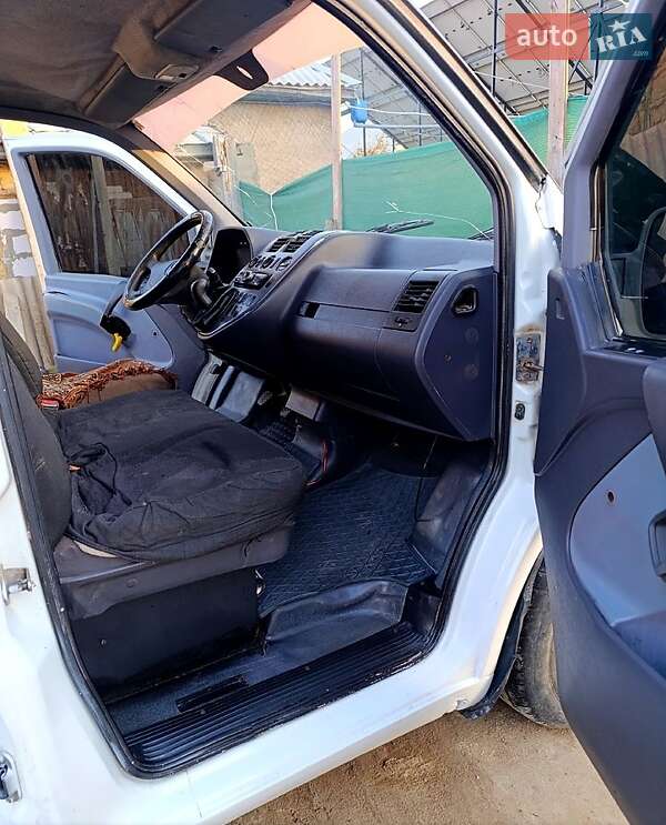 Вантажопасажирський фургон Mercedes-Benz Vito 1999 в Ізмаїлі