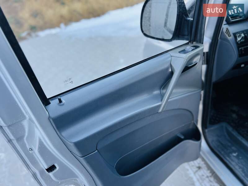 Мінівен Mercedes-Benz Vito 2005 в Чернівцях