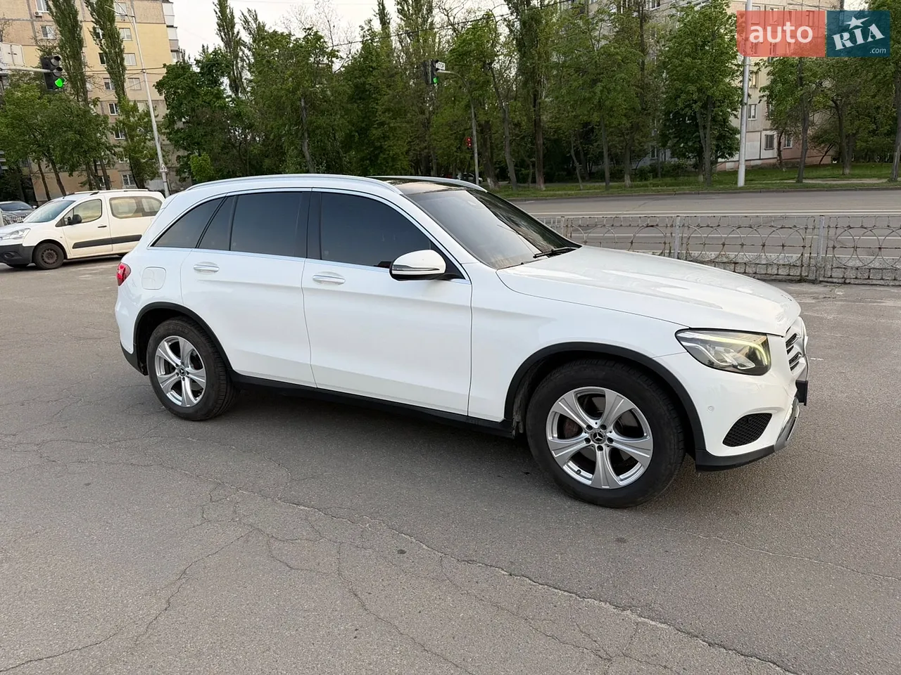 2018 Mercedes-Benz GLC - мініатюра 32