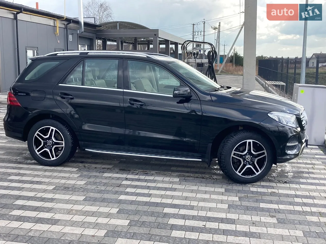 2017 Mercedes-Benz GLE - мініатюра 25