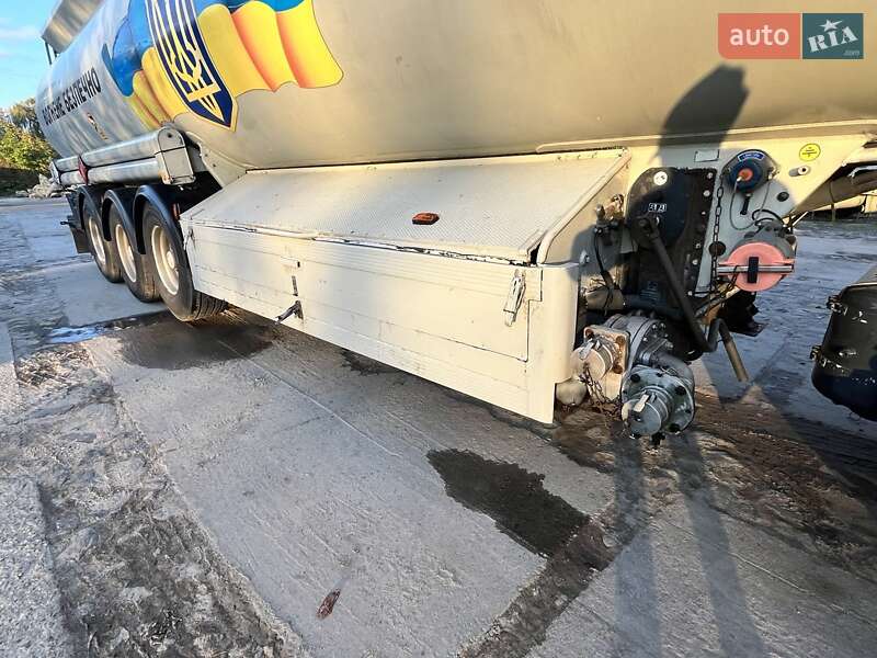Цистерна напівпричіп Merceron М-343 SМ 2000 в Острозі