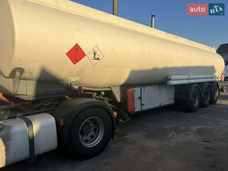 Цистерна полуприцеп Merceron М 343RDP0 2002 в Кременчуге