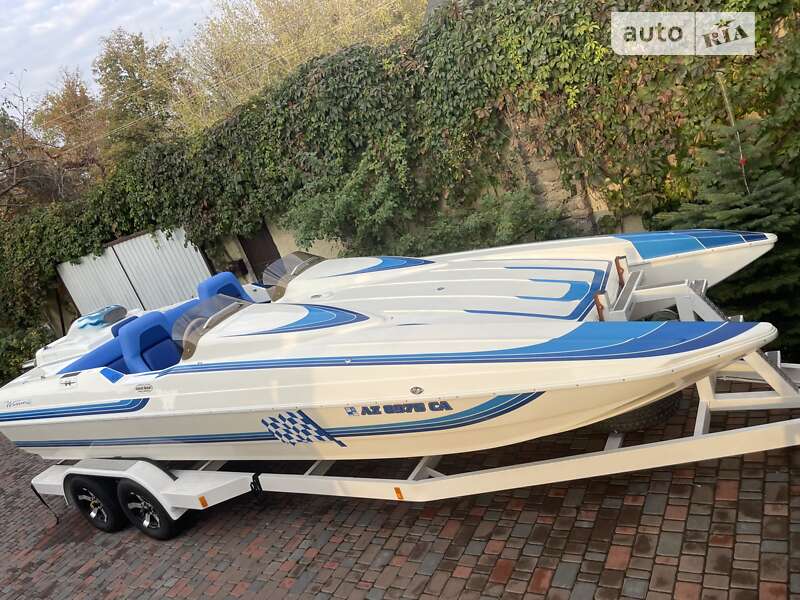 Лодка Mercruiser Magnum 2004 в 