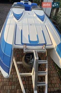 Лодка Mercruiser Magnum 2004 в 