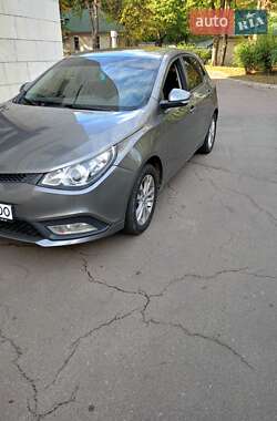Хэтчбек MG 5 2013 в 