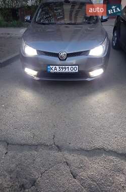 Хэтчбек MG 5 2013 в 
