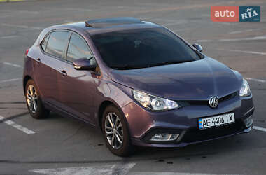 Хэтчбек MG 5 2013 в 