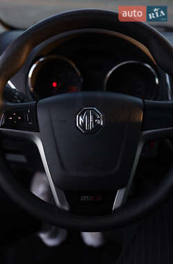 Хэтчбек MG 5 2013 в 