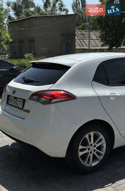 Хэтчбек MG 5 2013 в 
