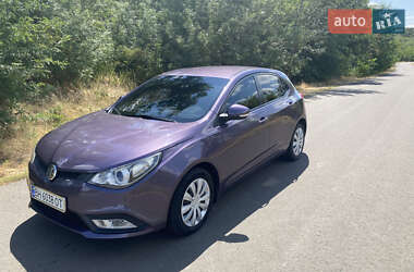 Хэтчбек MG 5 2013 в 