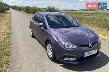 Хэтчбек MG 5 2013 в 