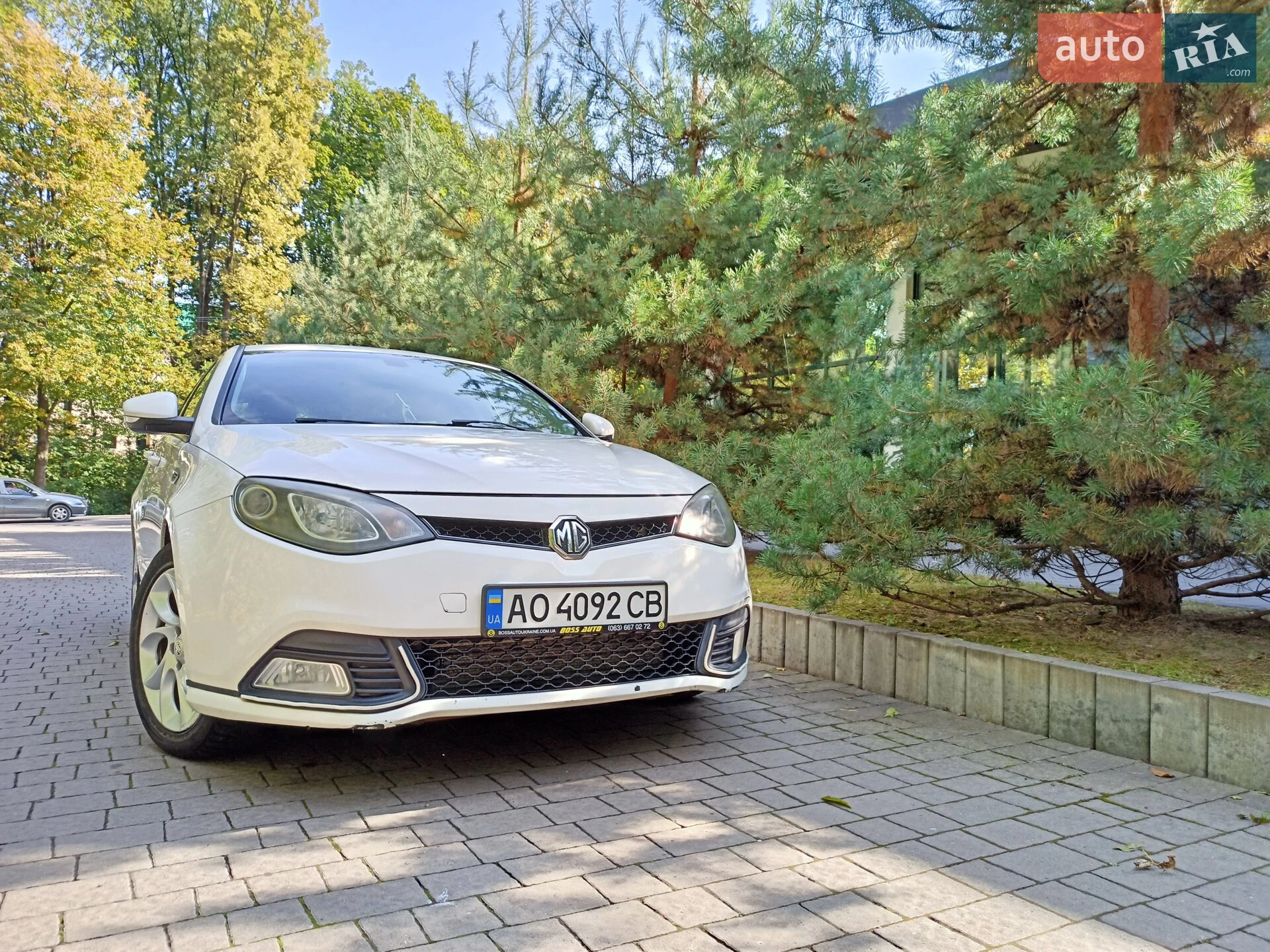 2012 MG 6 - мініатюра 2