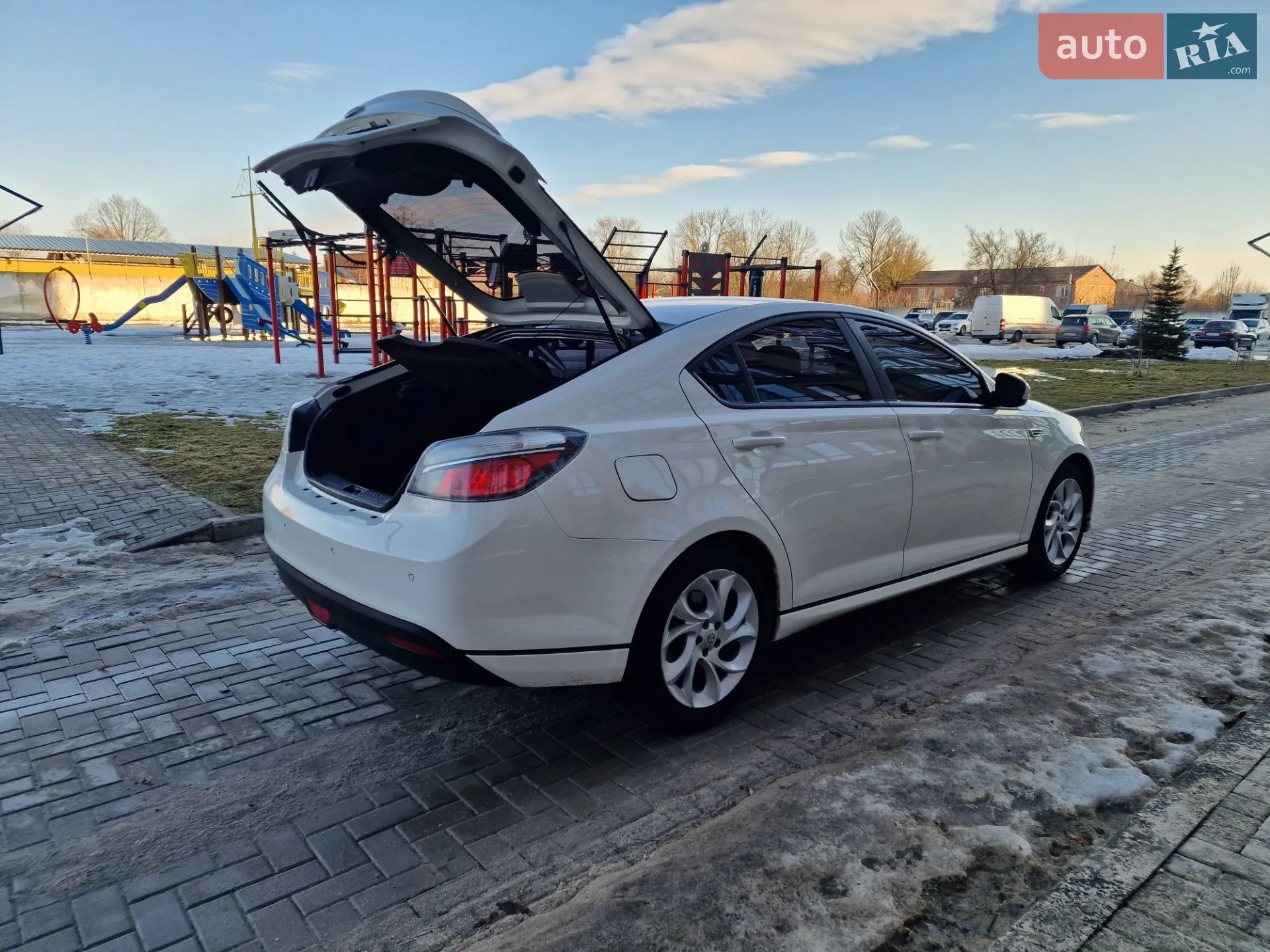 2013 MG 6 - мініатюра 9