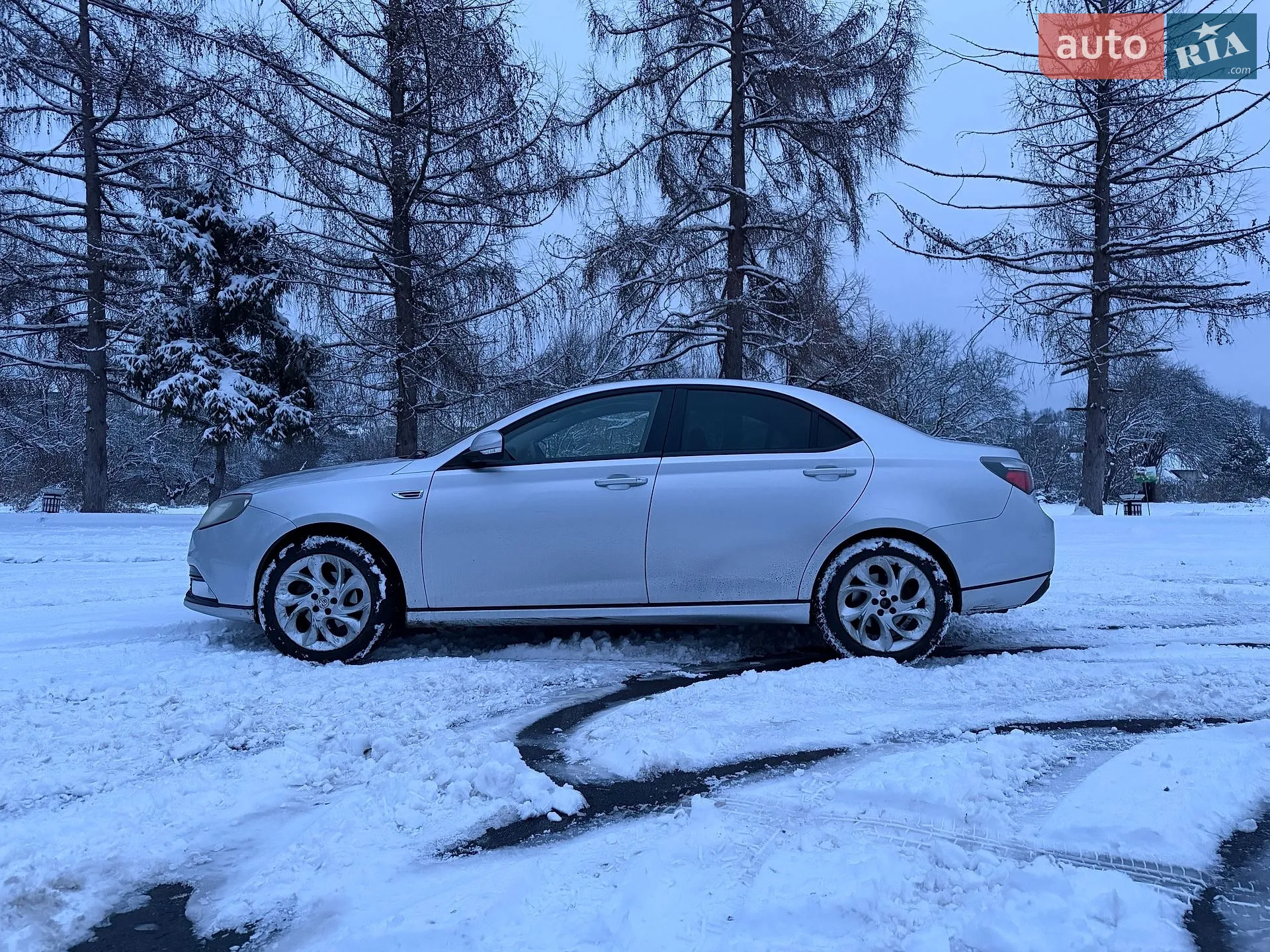 2012 MG 6 - мініатюра 3