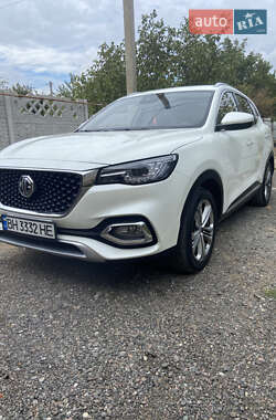 MG HS 2022